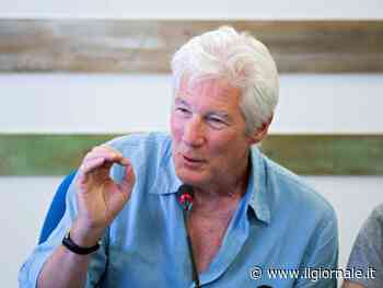 "Diversa attenzione tra sottomarino e barcone...". Anche Richard Gere si accoda alle polemiche