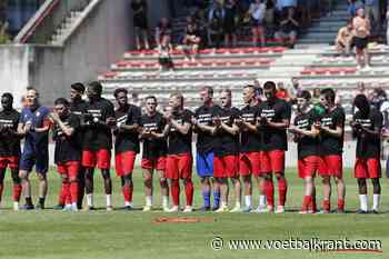 📷 Ontroerend afscheid van Cedric Roussel tijdens oefenwedstrijd
