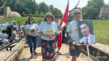 Mourning father leads walk to raise awareness about fentanyl crisis in Winnipeg