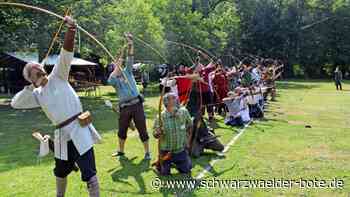 Turnier-Premiere: Mittelalterlicher Pfeilhagel auf dem  Bogenplatz in Ebhausen