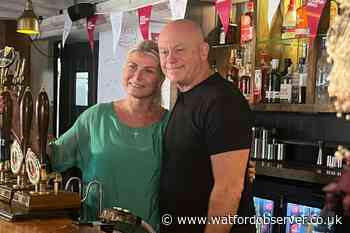 Ross Kemp films ITV Lorraine clip in The Feathers, Rickmansworth