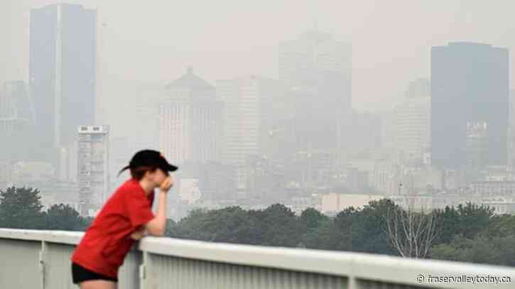 Quebec wildfire smoke causes widespread smog warnings, grounds some water bombers