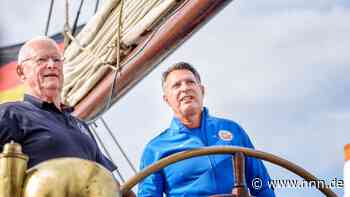 Hansa Rostock präsentiert auf einem Schiff die neuen Trikots