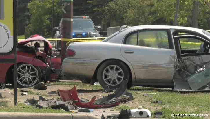 3 people injured in Memorial Drive crash