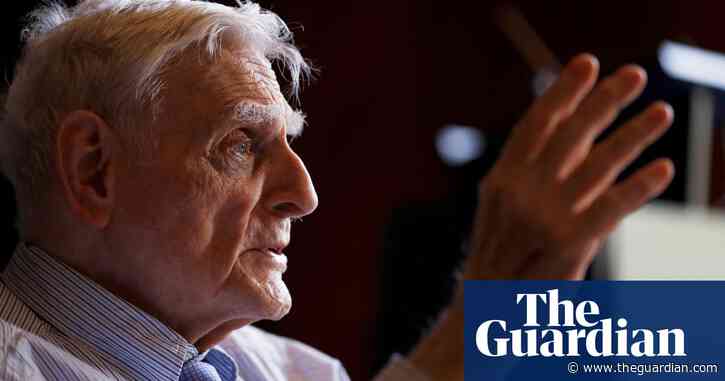 Co-creator of lithium-ion battery and the oldest Nobel winner dies at age 100