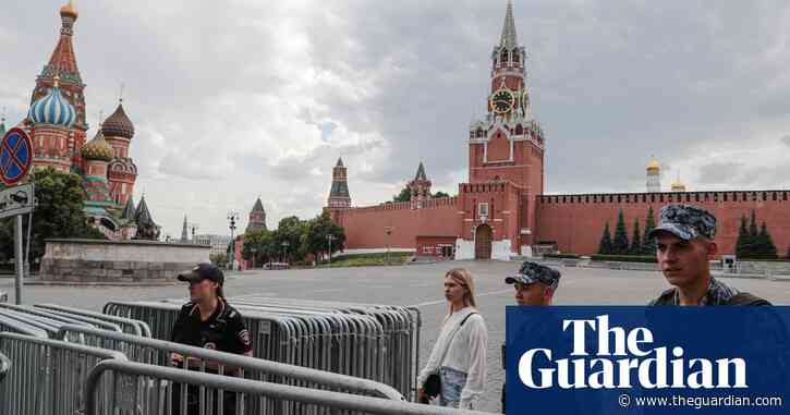 Mass airlift of UK nationals from Russia impossible, says James Cleverly