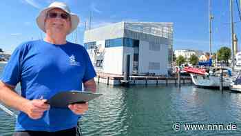 Hafenmeister liebt seinen Job im Sportboothafen in Warnemünde