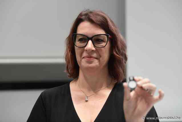 Mobiel stalkingalarm nu ook in Antwerpen: “Dankzij deze knop krijgen slachtoffers terug greep op hun leven”