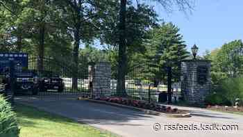 Man dies after drowning in Village of Country Life Acres pool