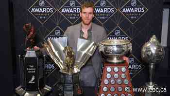 Oilers' McDavid wins Hart Trophy, 3 other awards to cap superlative 153-point season