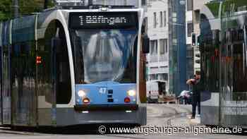 Straßenbahn kracht in Lkw: Unfall mit Verletzter und 200.000 Euro Schaden