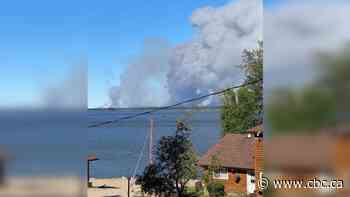 'Praying things work out': Wildfire pushes toward Leaf Rapids, where sprinklers are protecting homes