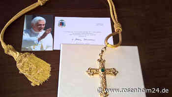 „Haben noch nichts Konkretes“: Polizei fehlt bei Suche nach gestohlenem Papst-Kreuz heiße Spur