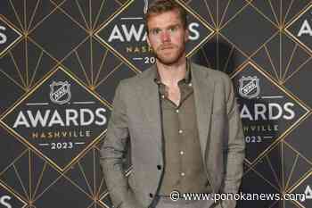 Oilers captain Connor McDavid wins Hart Trophy, Ted Lindsay Award