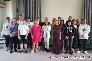 14 junge Erwachsene verlassen die Petrus-Damian-Schule in Warburg