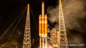 ULA Delta IV Heavy rocket puts on a show on its next-to-last launch (photos)