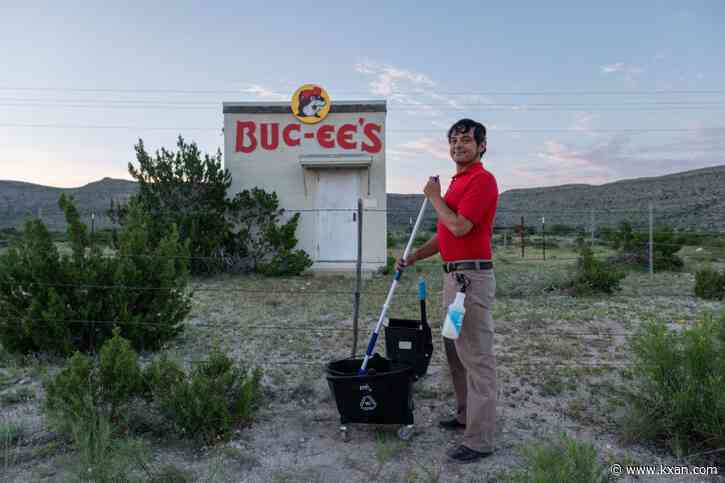 'World's smallest Buc-ee's' reappears in West Texas desert
