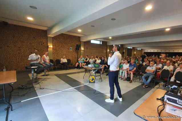 “Waar moeten we ons rijbewijs afhalen? En blijft onze postcode?”: Hernenaren vuren als eersten bezorgdheden af op fusiecafé