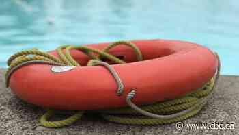 Winnipeg renews free program to train, certify lifeguards for 2nd year amid national shortage