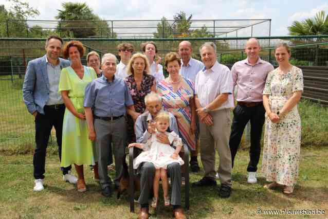 Aimé viert honderdste verjaardag bij hem thuis