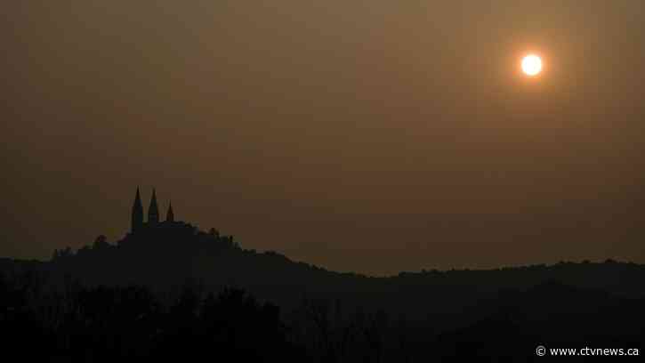 Canadian wildfires send smoke south, triggering air quality warnings