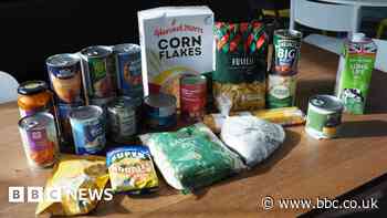 Leeds rail commuters asked for food bank donations