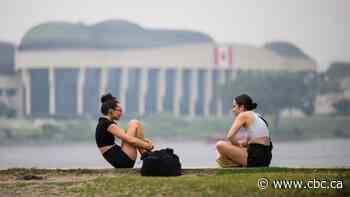 Wildfire smoke affecting millions of Canadians expected to linger for at least 2 days