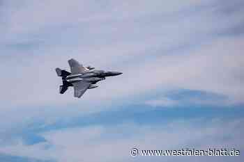 US-Kampfjets vom Typ F-15 im Tiefflug über dem Kreis Paderborn
