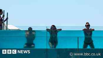 Spanish swimming pools in Catalonia told not to ban topless bathing