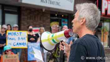 Amid Canada's worst wildfire season yet, climate activists in Thunder Bay rally for change
