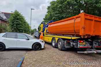Elektrische auto in Broek in Waterland krijgt een dompelbad