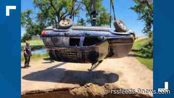 ¡Se abre la tierra! Conductor cae en enorme socavón en plena carretera en el condado Adams