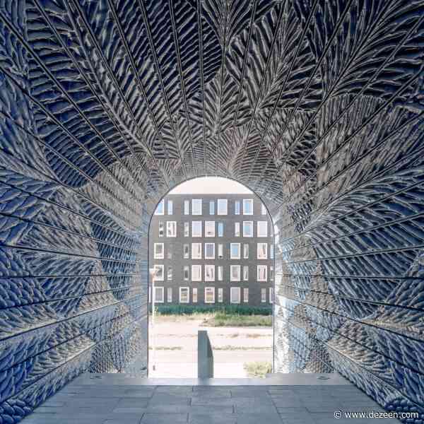 New Delft Blue archways wrapped in 3,000 unique 3D-printed ceramics tiles