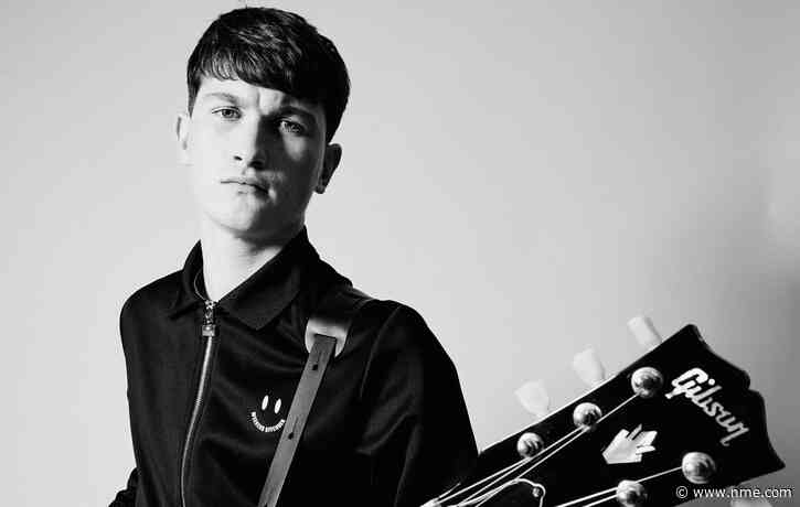 Andrew Cushin shares video for ‘It’s Coming Round Again’ – filmed on tour with Louis Tomlinson