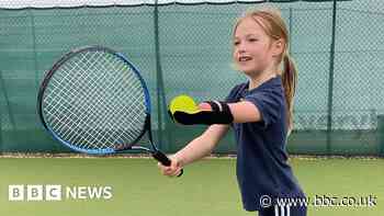 Andy Murray surprises Oxfordshire girl who uses tennis prosthetic