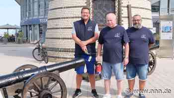 Kanonen vor dem Leuchtturm in Warnemünde sind zurück
