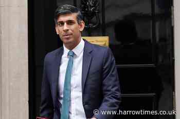 Rishi Sunak pictured next to UK's tallest MP in funny picture