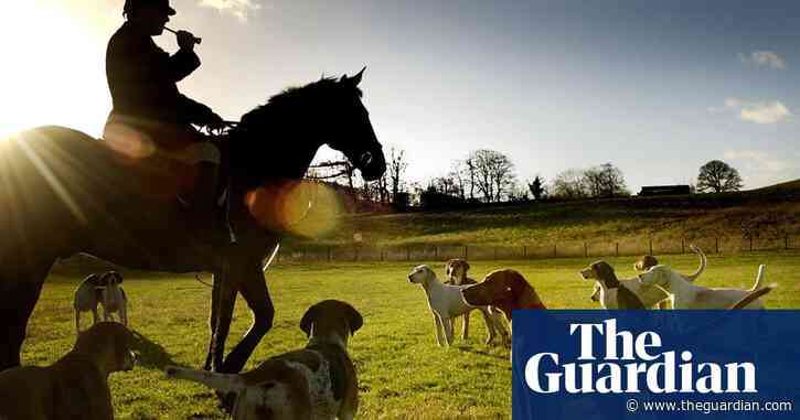 Foxhunting law in England unworkable, says police chief