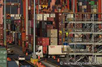 Canadian Chamber of Commerce wants port strike averted, cites economy