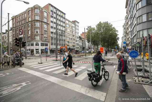 Werken aan tramsporen Belgiëlei gaan nieuwe fase in: werfzone breidt uit, kruispunt Lange Leemstraat aan beide kanten volledig afgesloten