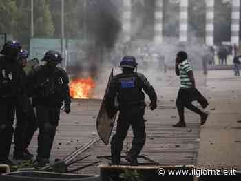 Agenti feriti e auto in fiamme: altra giornata di tensioni a Nanterre