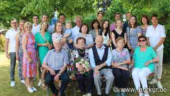 In Langenpreising: Zwillinge feiern gemeinsam ihren 90. Geburtstag