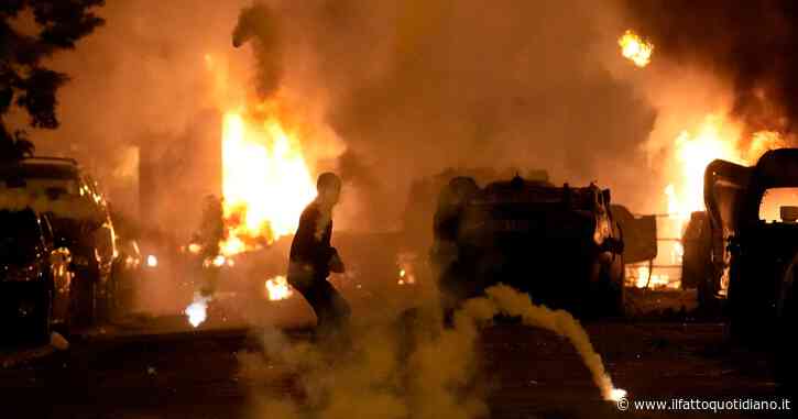 L’allarme degli 007 francesi per la morte del 17enne ucciso dalla polizia: “Esploderanno le violenze. Azioni mirate sui simboli dello Stato”