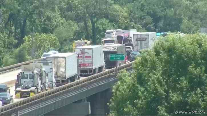 Traffic snarled throughout Baton Rouge as authorities deal with major wreck west of the river
