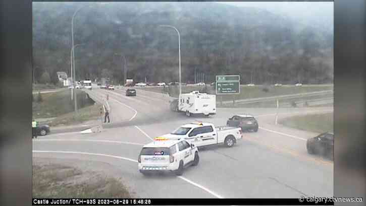 Passenger in stable condition after head-on collision on Highway 93 inside Kootenay National Park