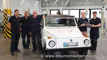 Wolfsburger Autostadt-Team übergibt „Kurierwagen“