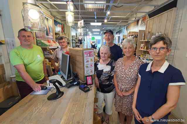 Cera steunt Oxfam Wereldwinkel Zennevallei met cheque van 2.000 euro