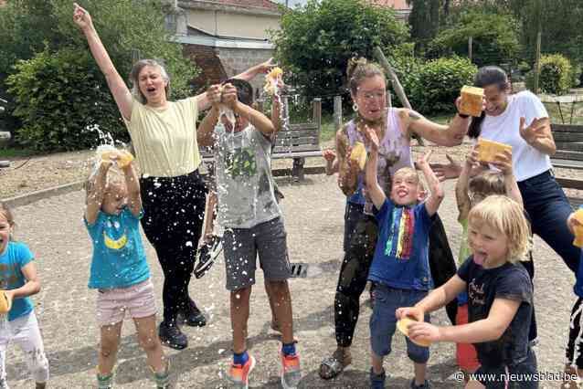 Peuters leven zich uit tijdens  modderdag