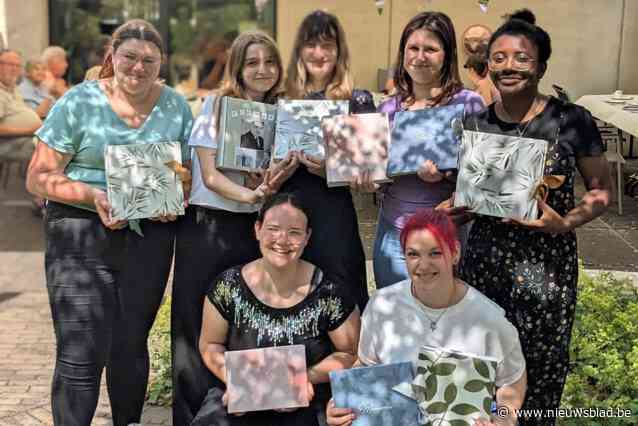 Leerlingen Via maken levensboek voor bewoners van Villa Hugardus