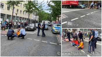 Klimakleber sorgen für Stau in Rosenheim und für verärgerte Passanten – März kritisiert Aktion scharf